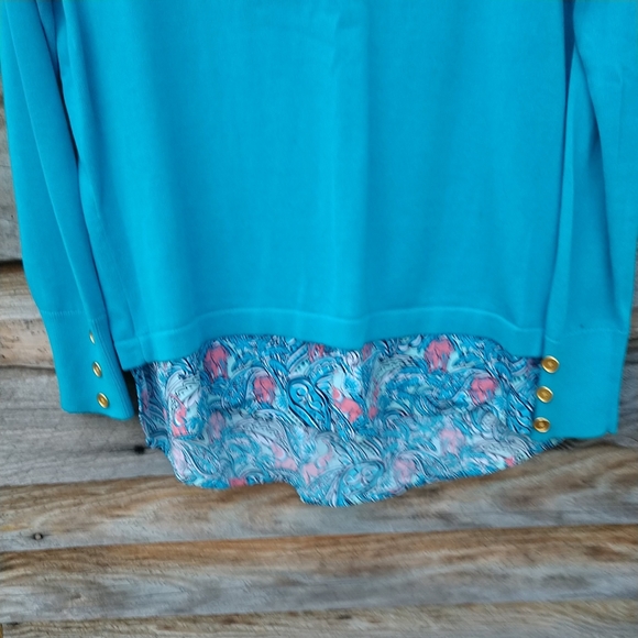 🆕Crown & Ivy Sweater Top Gold Buttons Solid Top Floral Bottom Small NWOT - Picture 5 of 12